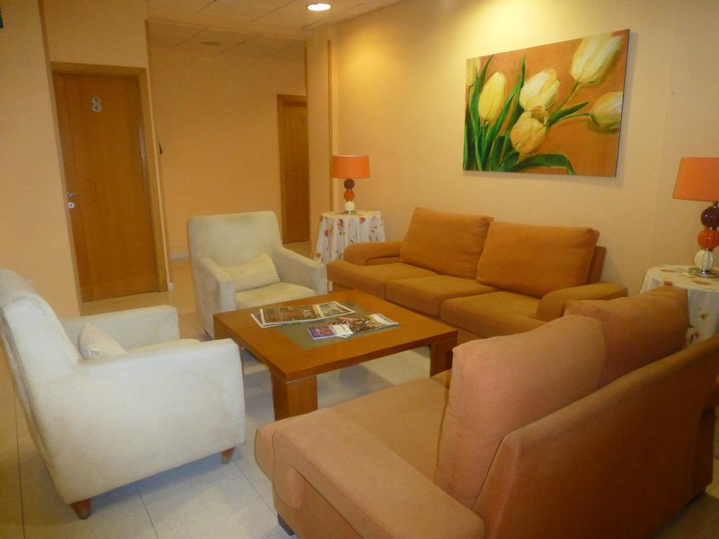 Hostal El Val Alcalá de Henares Esterno foto