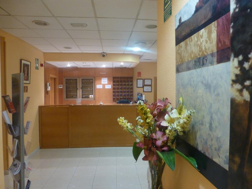 Hostal El Val Alcalá de Henares Esterno foto