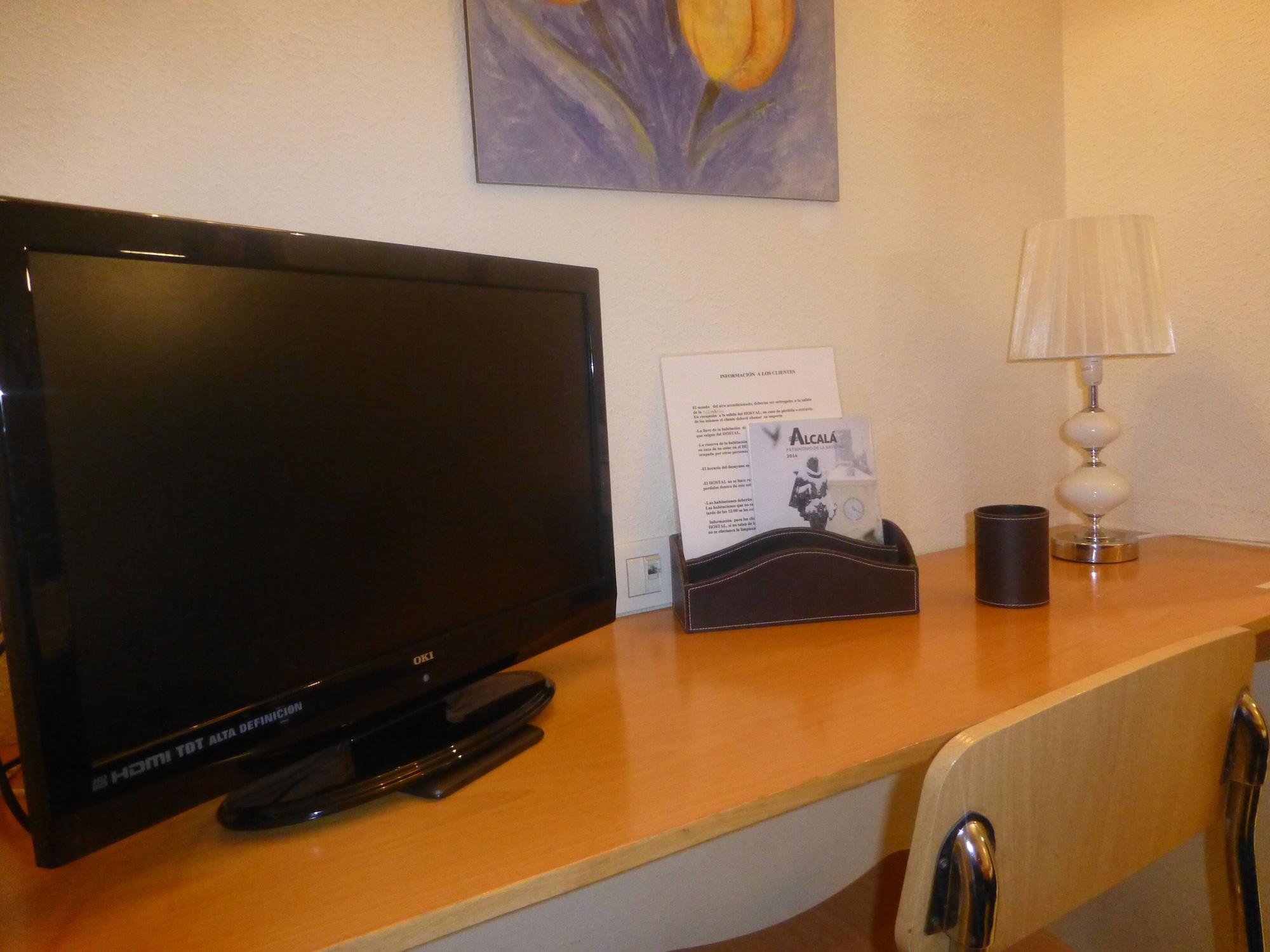 Hostal El Val Alcalá de Henares Esterno foto