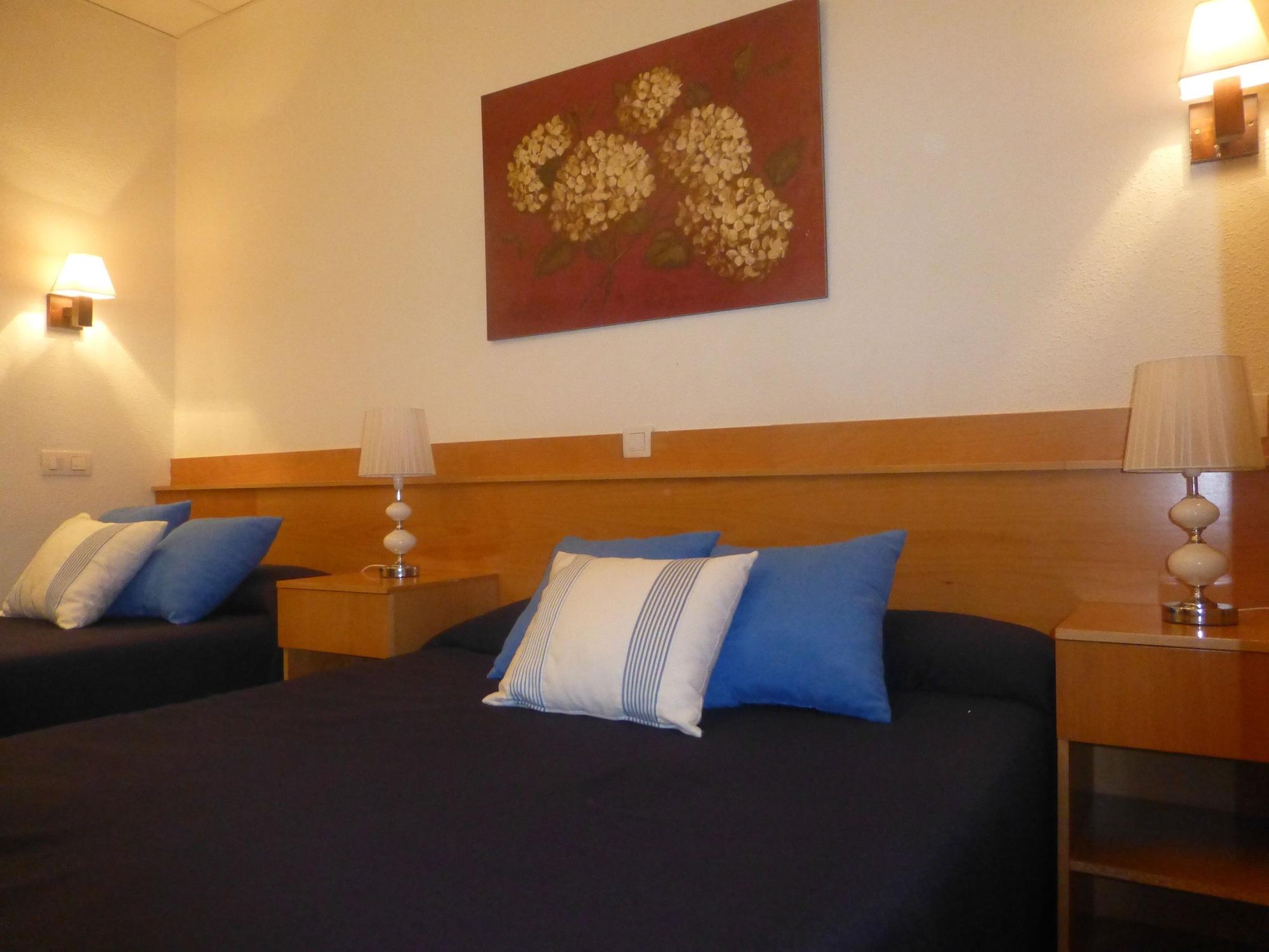 Hostal El Val Alcalá de Henares Esterno foto