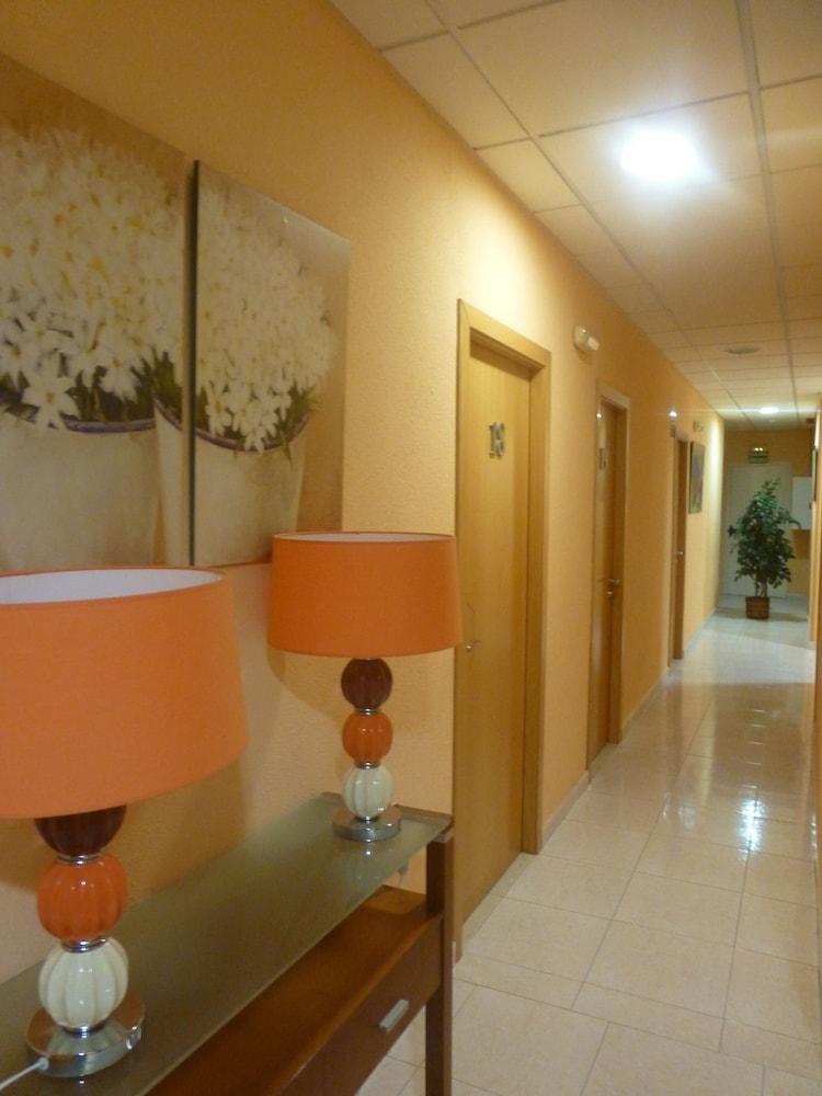 Hostal El Val Alcalá de Henares Esterno foto